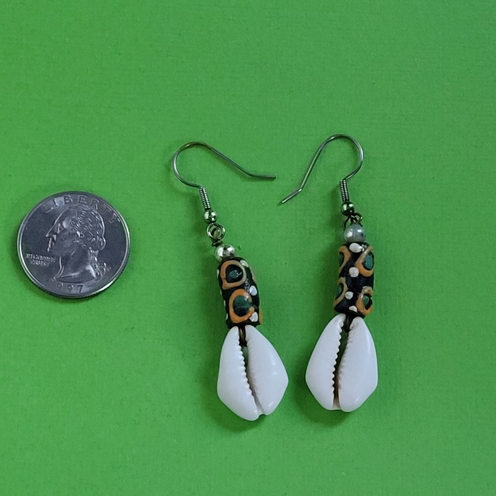 Vintage seashell earrings beachy handmade beads coastal mermaid travel resort